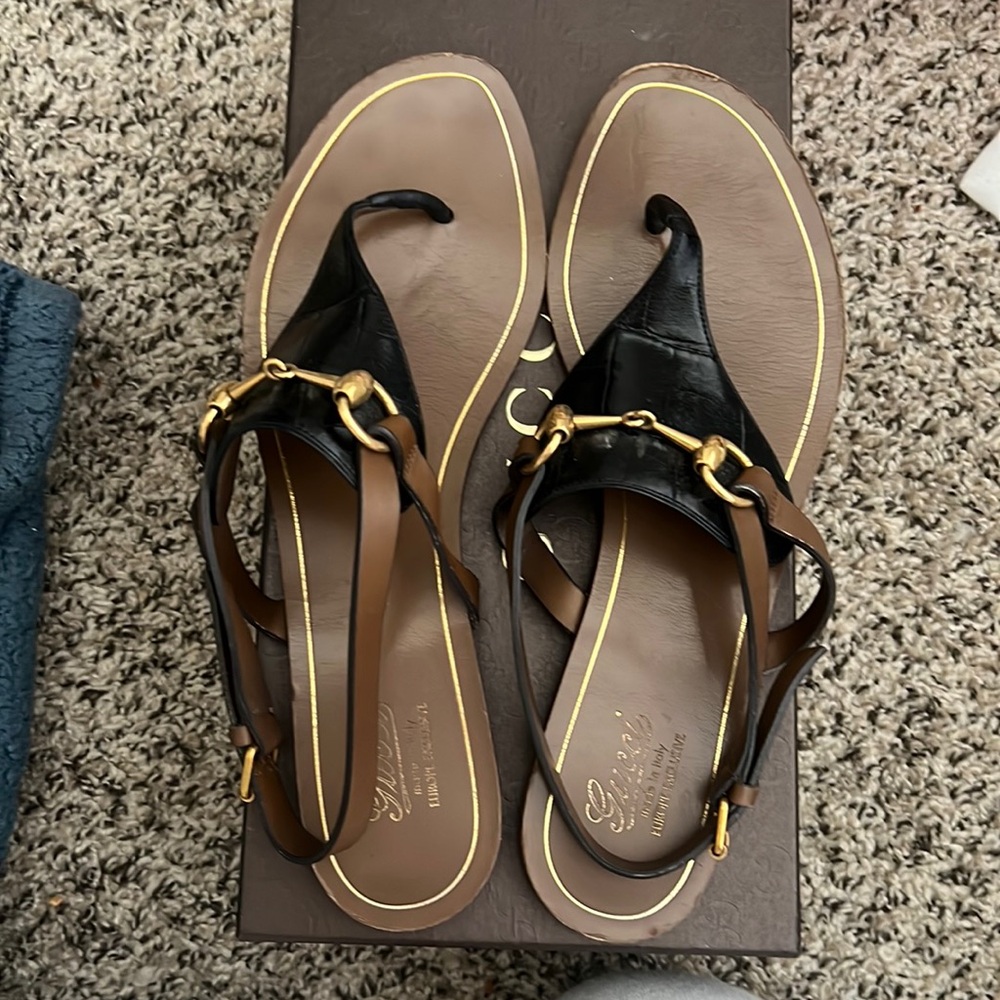 GUCCI Black and Tan Sandals
